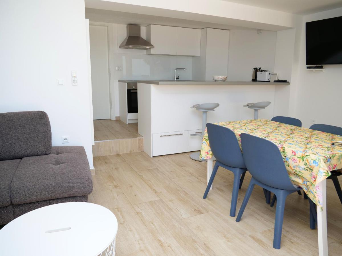 Apartmani Smilja พรีมอชเตน ภายนอก รูปภาพ